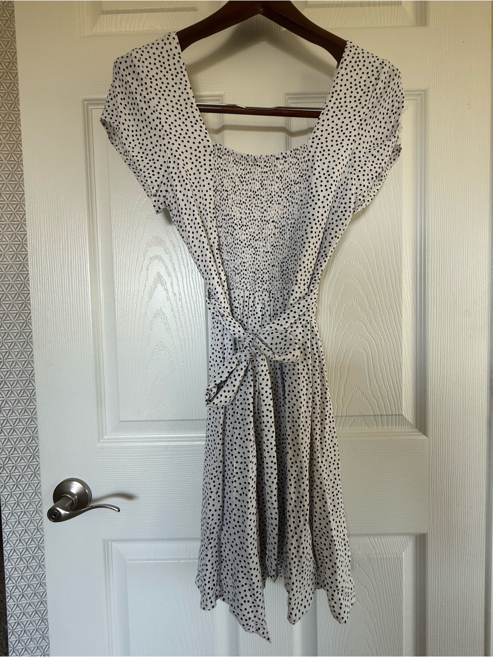 Abercrombie & Fitch White Dress with Black Polka Dots — Midi A-Line - Picture 4 of 4